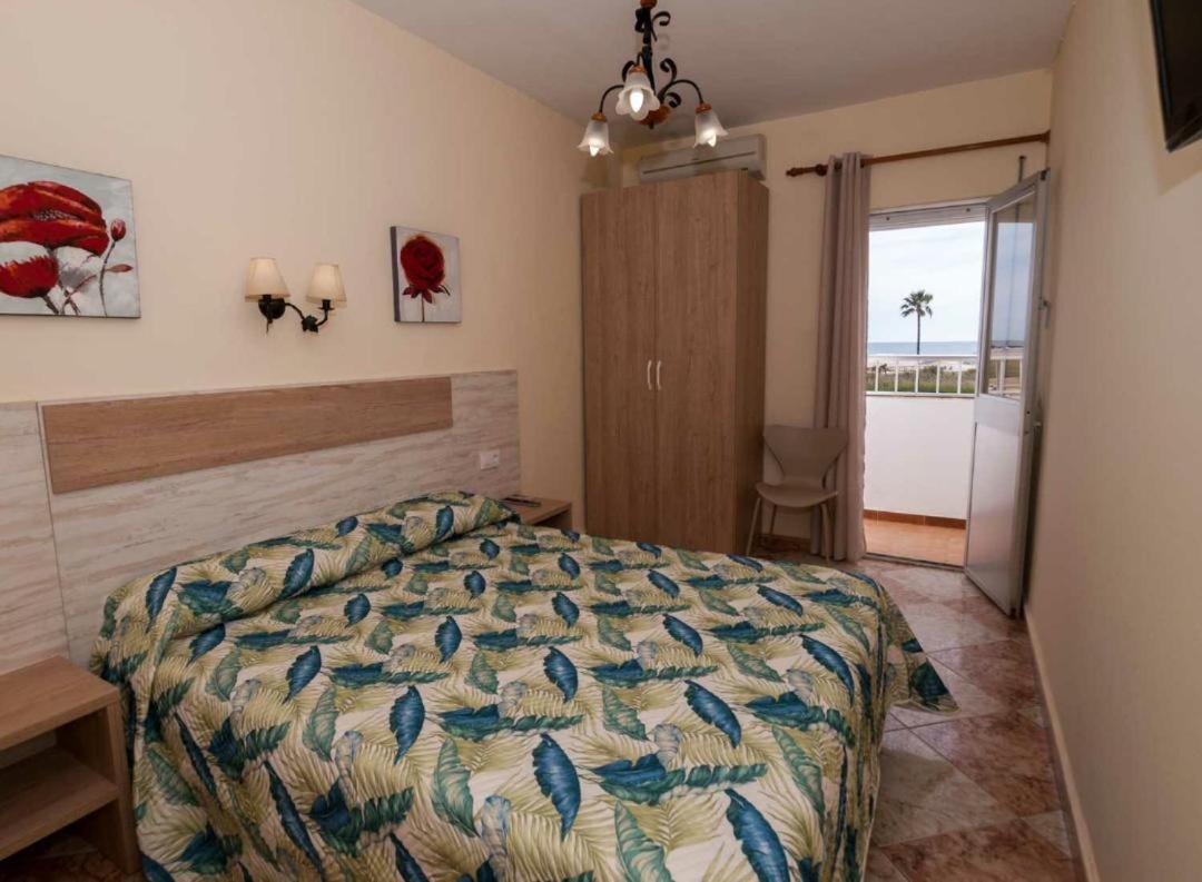 Hostal Sonrisa Del Mar Conil De La Frontera Exterior foto