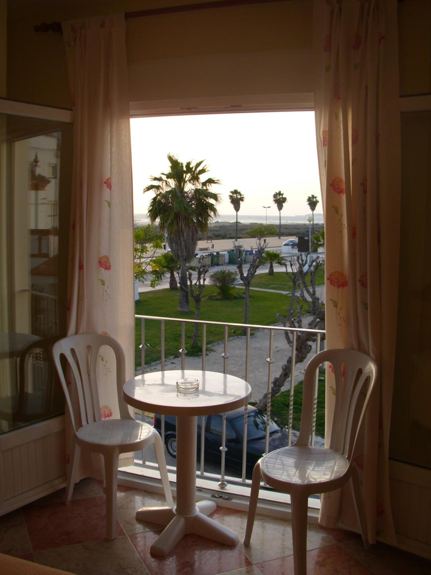 Hostal Sonrisa Del Mar Conil De La Frontera Exterior foto